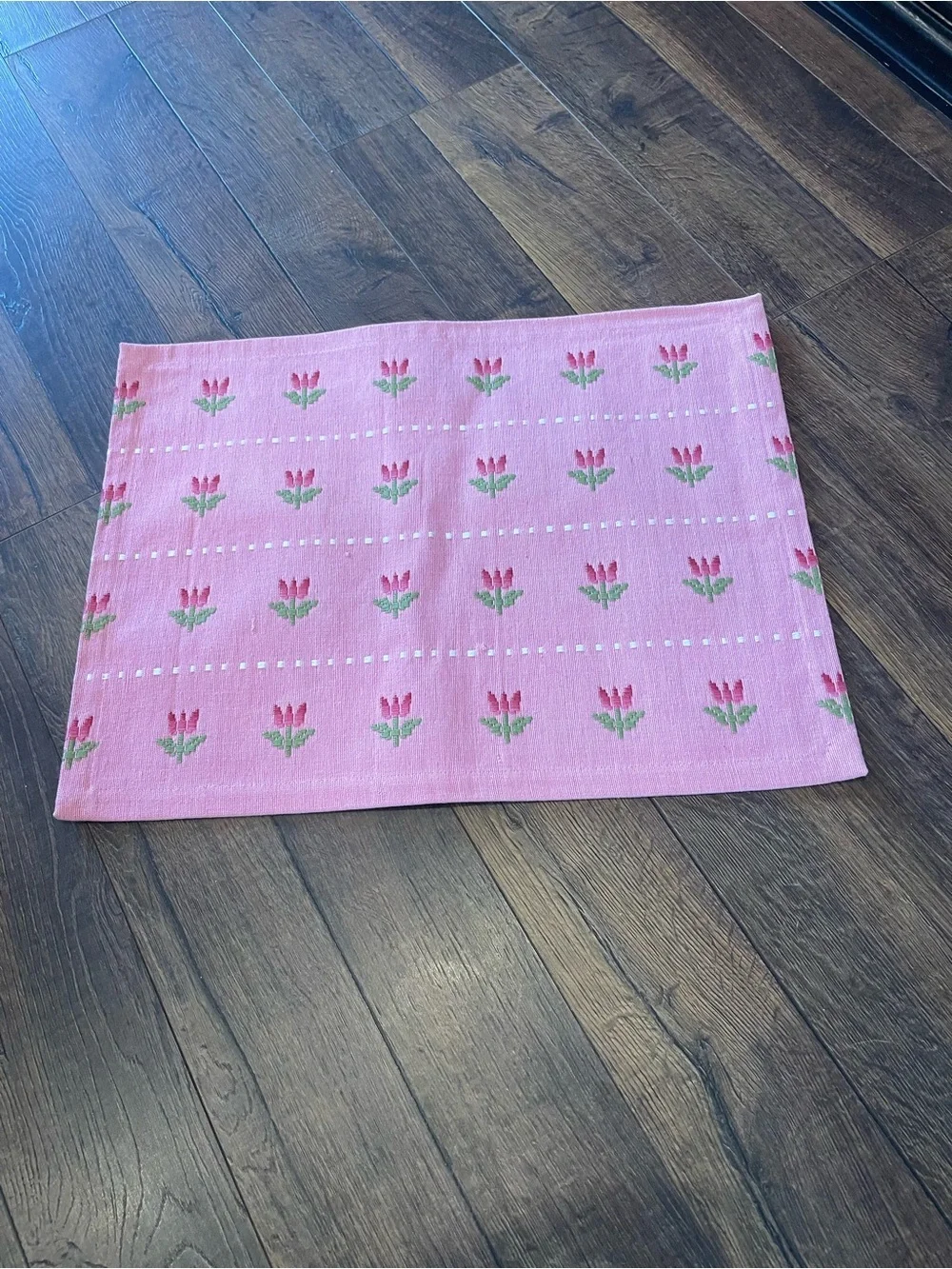 NWT Set of 6 Pink Tulip Embroidered Placements Rare